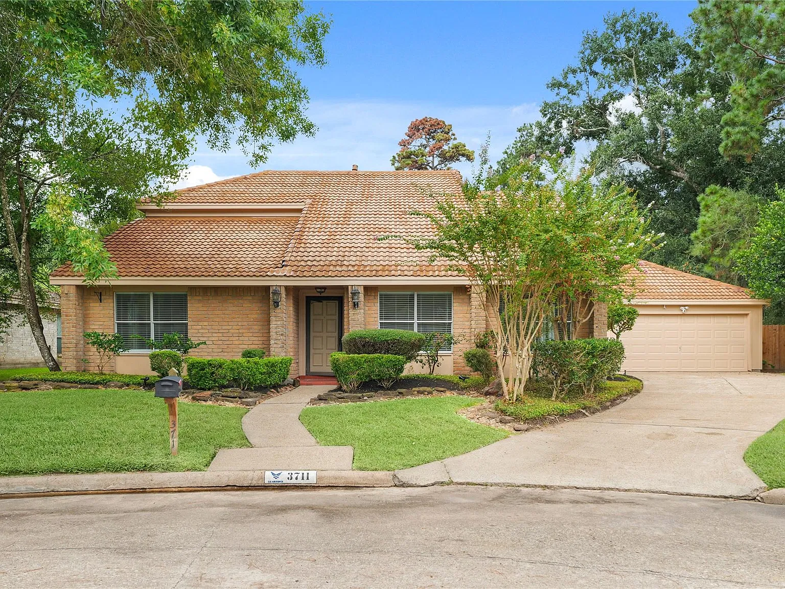 4 bed, 2.5 bath, 2364 sqft, $2,795 — Photo 1