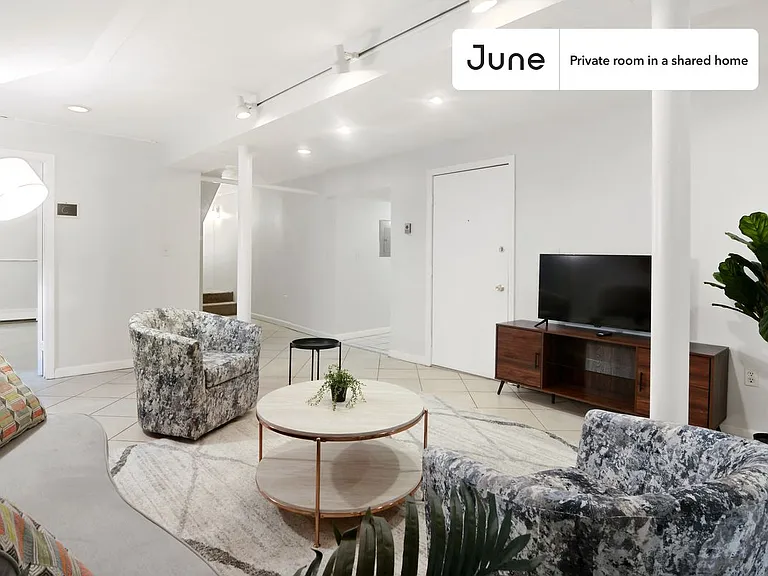 16 Royce Rd #E — Photo 8