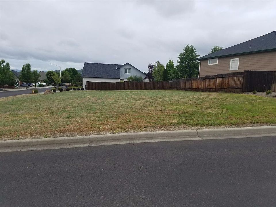 2nd image of 402 Patricia Ln