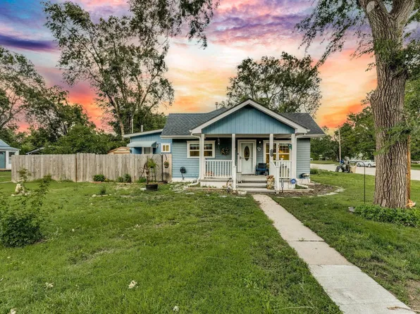302 N 6th St, Sterling, KS 67579