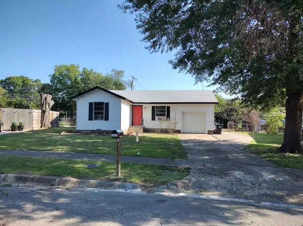 3409 Briscoe St, Greenville, TX 75401