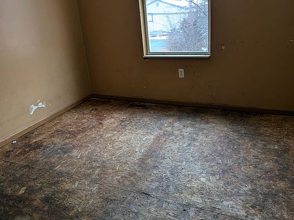 5th image of 450 Kitchener St