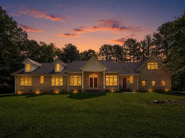 1021 Reaves Dr, Chapel Hill, NC 27516
