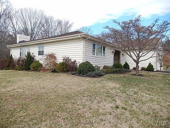 3rd image of 26 Edgewood Dr