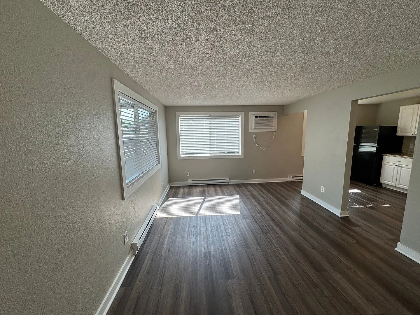 Cozy 2bd/1ba North West Apartment | On-Site Laundry | Pet Friendly | Off-Street Parking | Avail U... — Photo 4