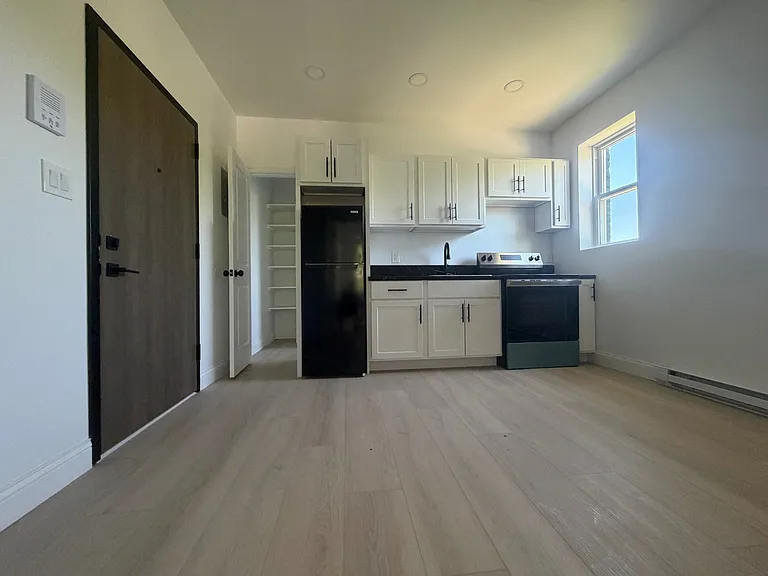 1140 Ashland St #2 — Photo 4