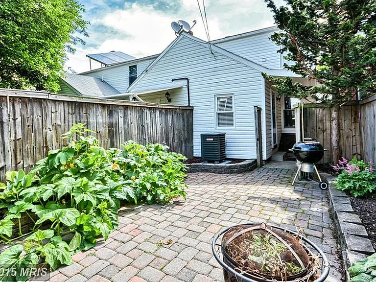 323 N Bentz St — Photo 10