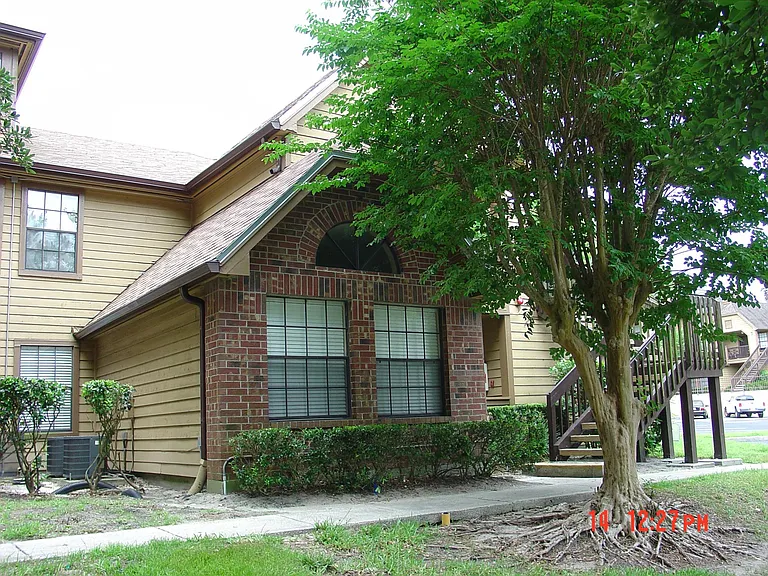 385 Woodside Dr — Photo 4