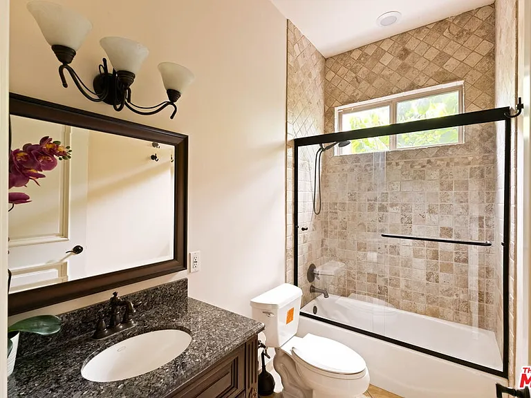4822 Valjean Ave — Photo 23