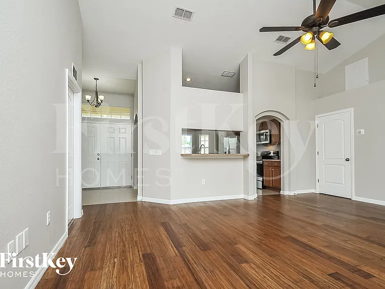 5203 Ashwood Dr — Photo 2