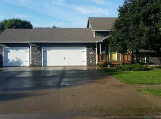 7209 W Rough Rider Cir, Sioux Falls, SD 57106