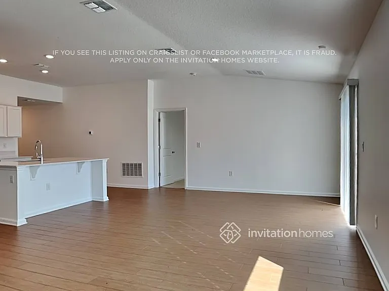 1074 Caitlin Loop — Photo 4