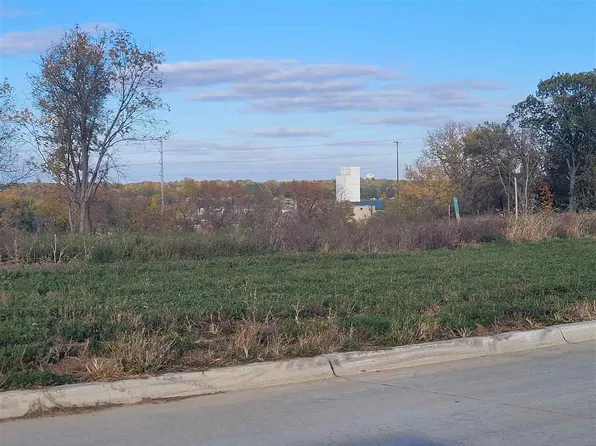 1509 Legend Dr, Tiffin, IA 52340