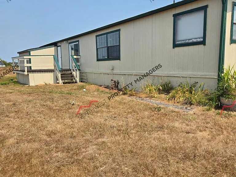 389 Spencer Rd — Photo 3