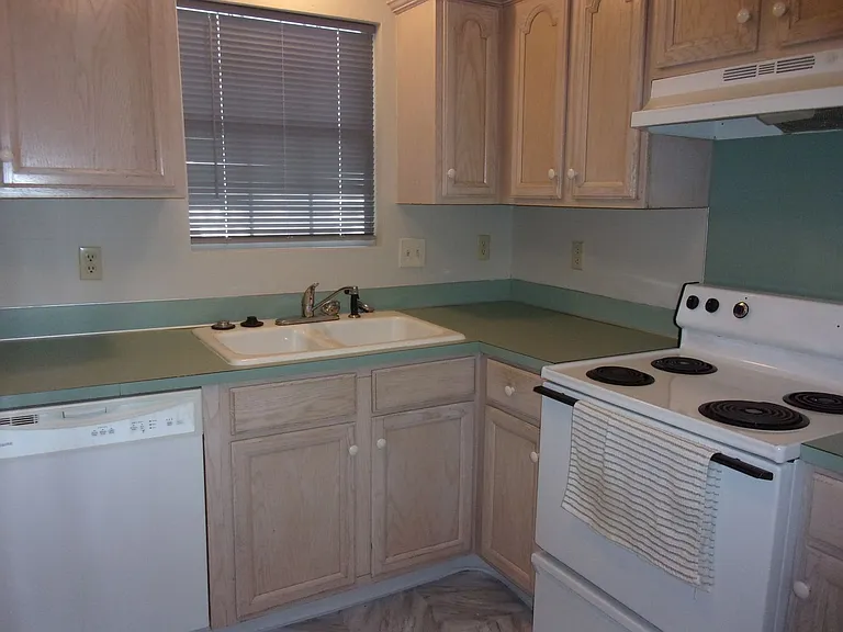 1073 Cherry Meadow Ln — Photo 7