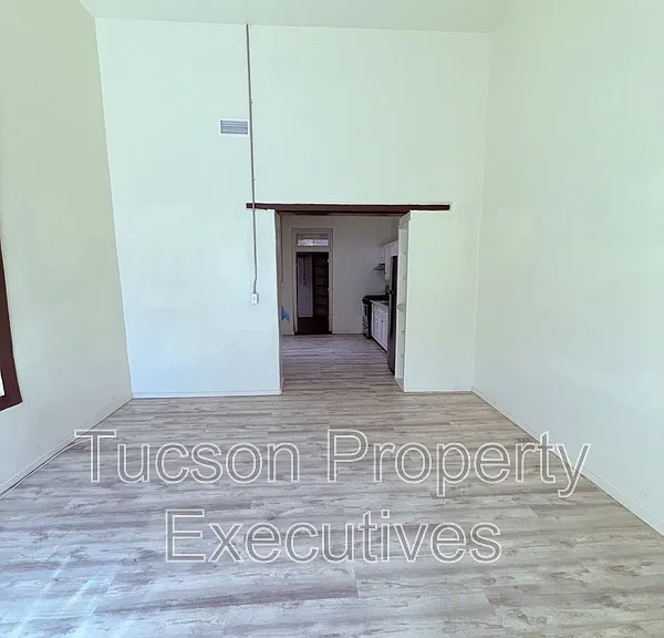 343 S Convent Ave — Photo 10