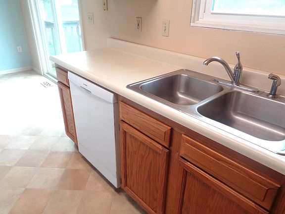 5th image of 2108 S Sara Dr