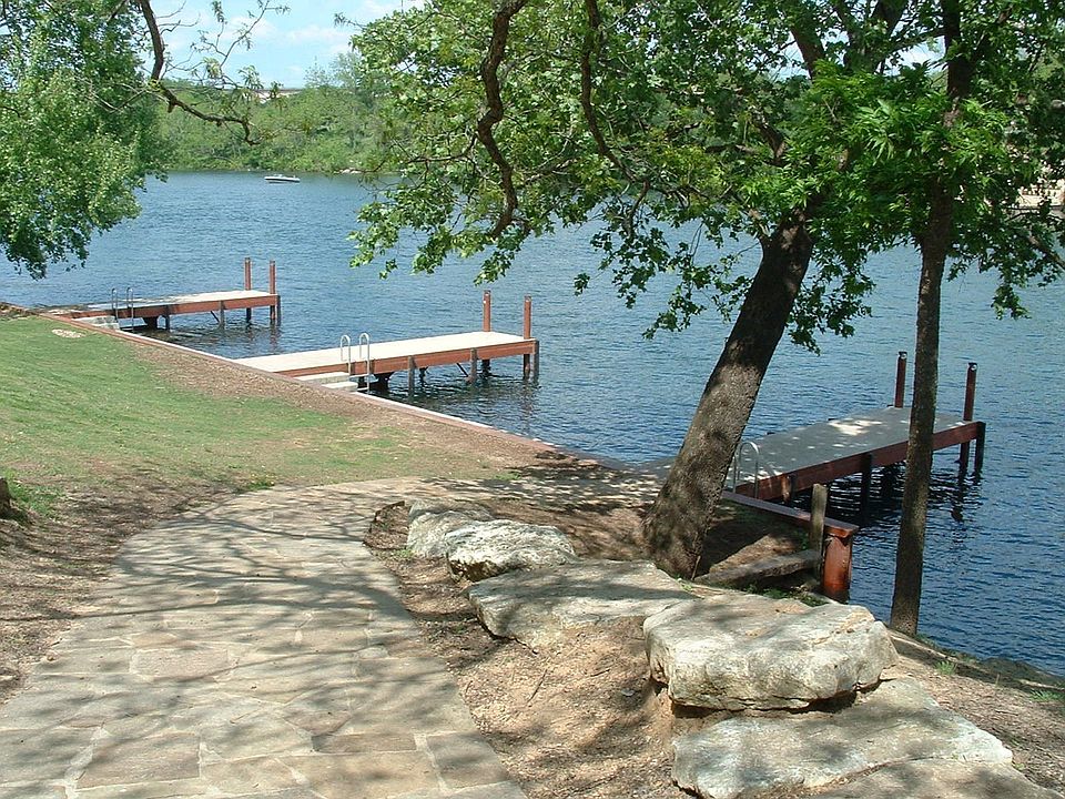 2nd image of 1805 Moeta Dr