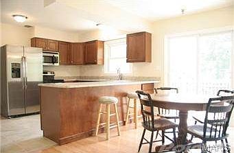 3rd image of 7 Ellis Dr