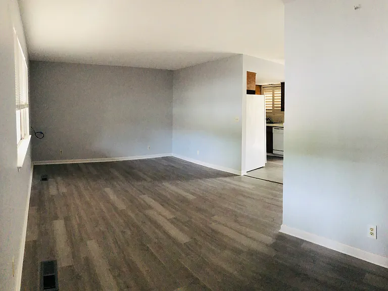 968 Cyndi Cir #B — Photo 5