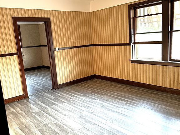 4th image of 112 2nd Ave SW #1