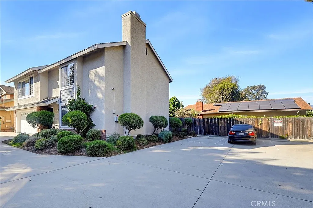 3 bed, 2.5 bath, 1879 sqft, $4,000 — Photo 3