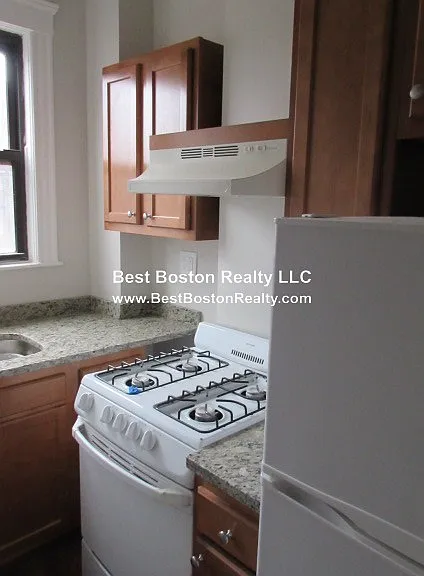 48 John F Kennedy St #15 — Photo 3