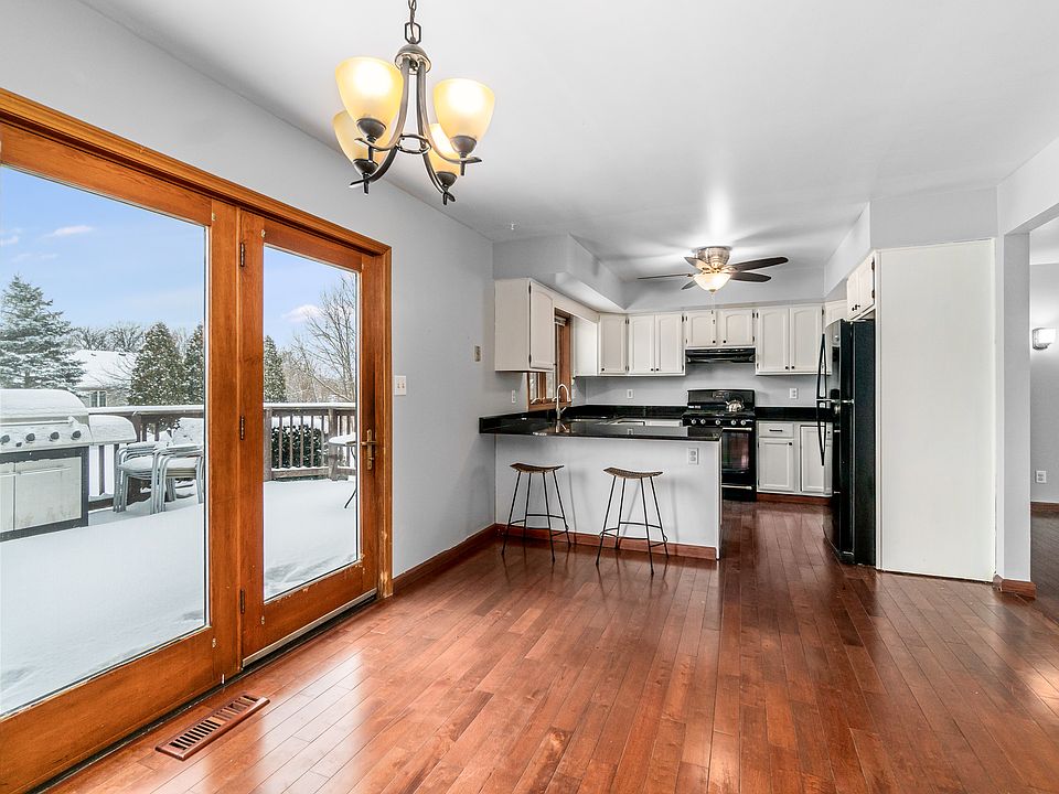 2nd image of 10178 Walsh St