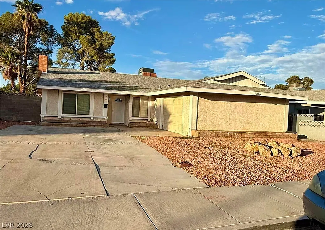 3 bed, 2.0 bath, 1420 sqft, $2,050 — Photo 1