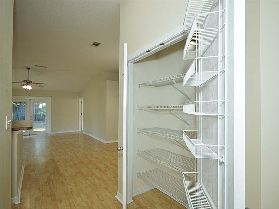 5th image of 153 Creekview Dr