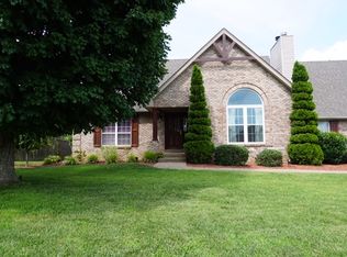 5104 Hunters Point Cir, Louisville, KY 40216