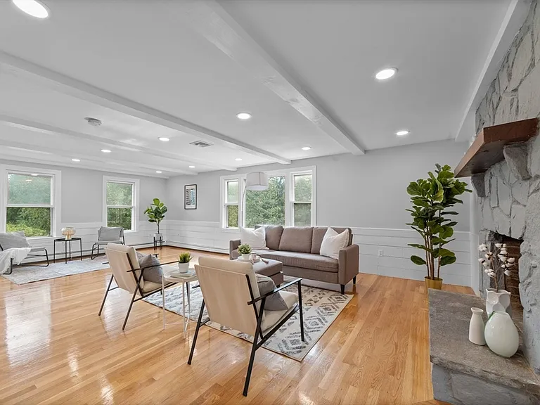 73 Arlington St — Photo 4
