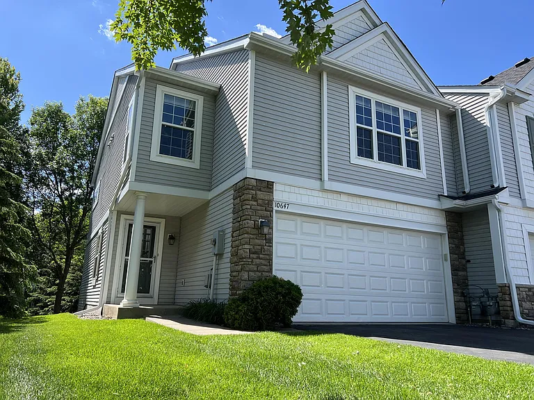 10530 Pond Curv — Photo 1