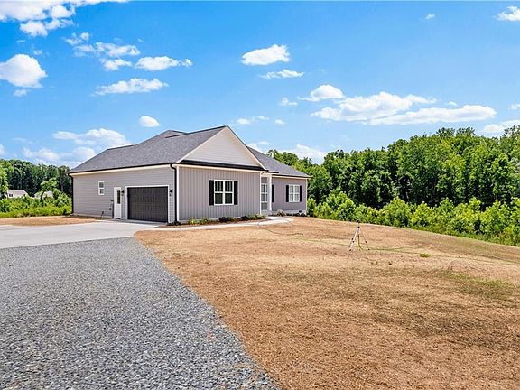 3rd image of 273 Stonybrook Dr