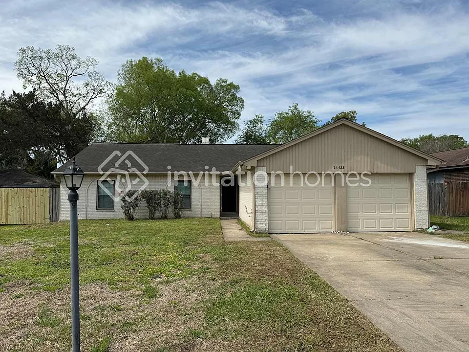 16422 Oxnard Ln
