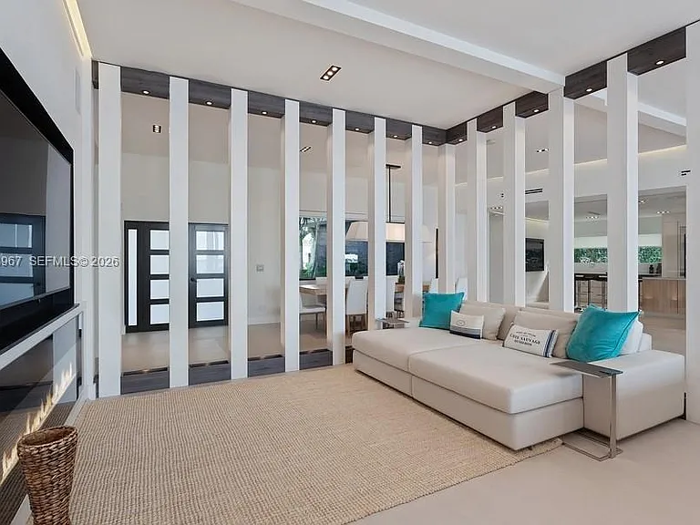 7972 Biscayne Point Cir — Photo 4