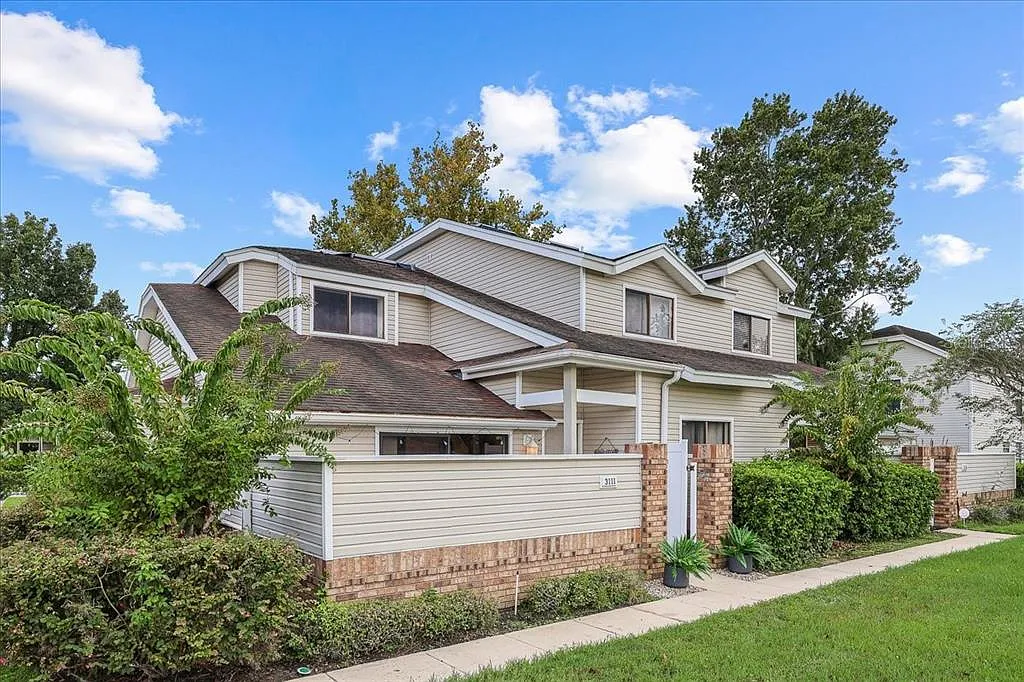 3 bed, 2.0 bath, 1375 sqft, $2,200 — Photo 3