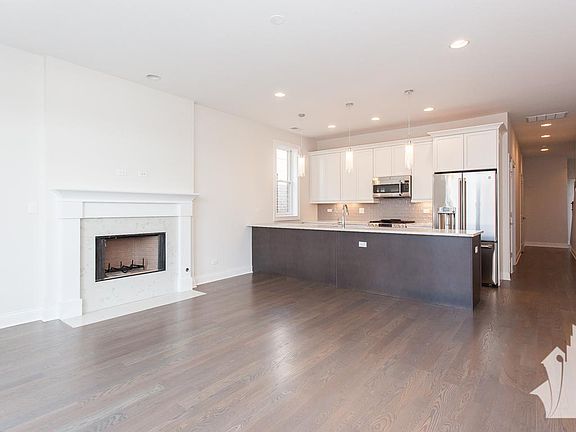 2nd image of 1519 W Diversey Pkwy #3E