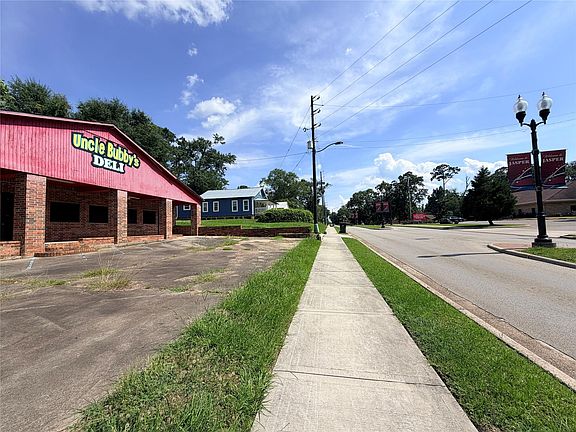 3rd image of 400 S Main St