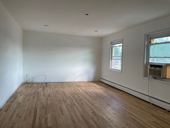 2nd image of 40 Woodbine Ct #2