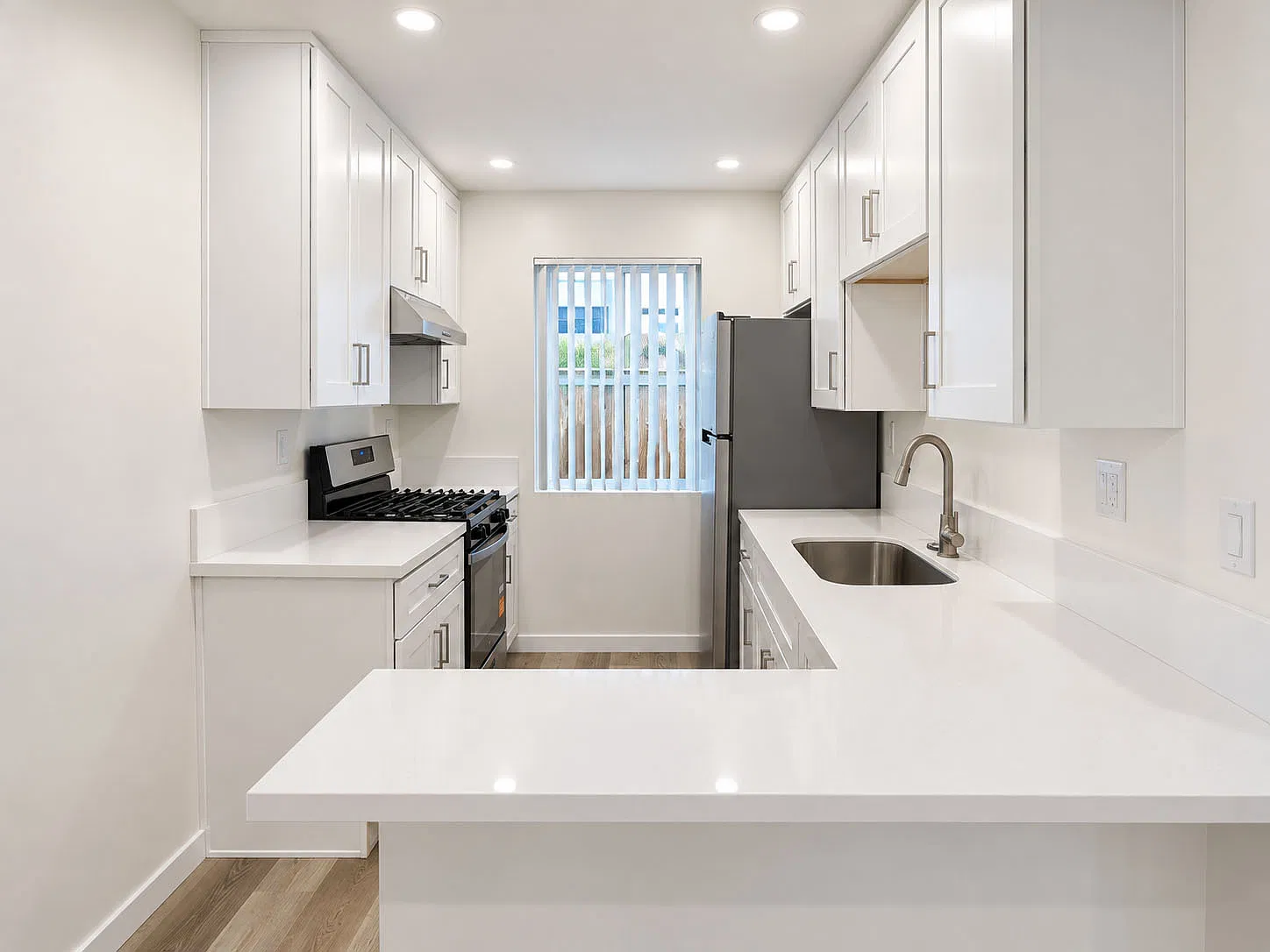 Studio, 400 sqft, $2,095 — Photo 4