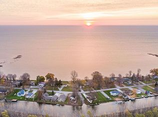 5896 Avalon Dr, Pinconning, MI 48650