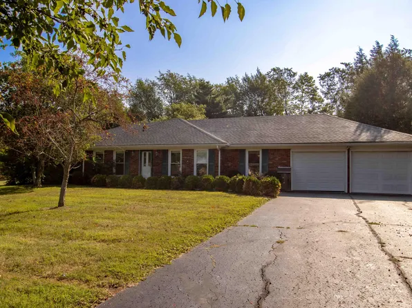 1094 Secretariat Dr E, Danville, KY 40422