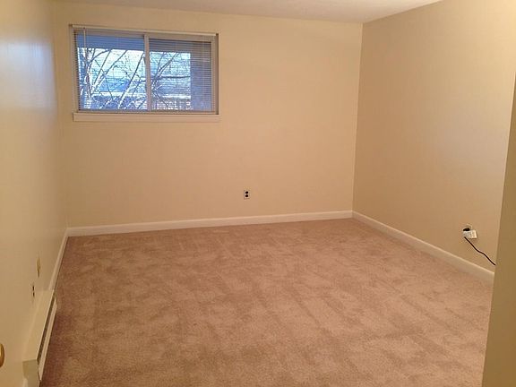4th image of 54 Fountain Ln APT 12