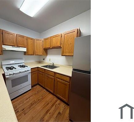 2nd image of 1398 Fulton Ave APT 3