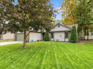 7212 Wood Meadows Ln, Fort Wayne, IN 46835