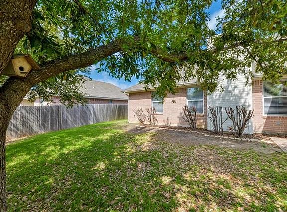 4th image of 516 Meadowcrest Dr