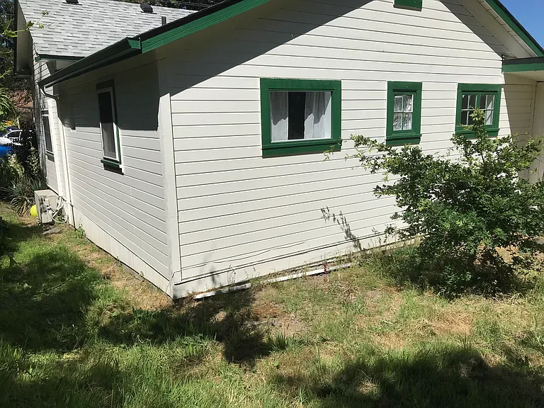 1104 W B St — Photo 20