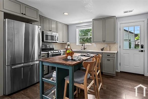 2 bed, 998 sqft, $2,100 — Photo 4