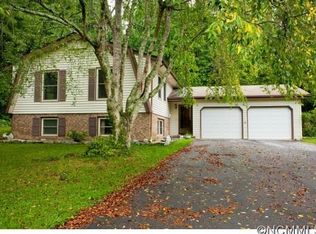 35 Ferenvilla Dr, Hendersonville, NC 28791